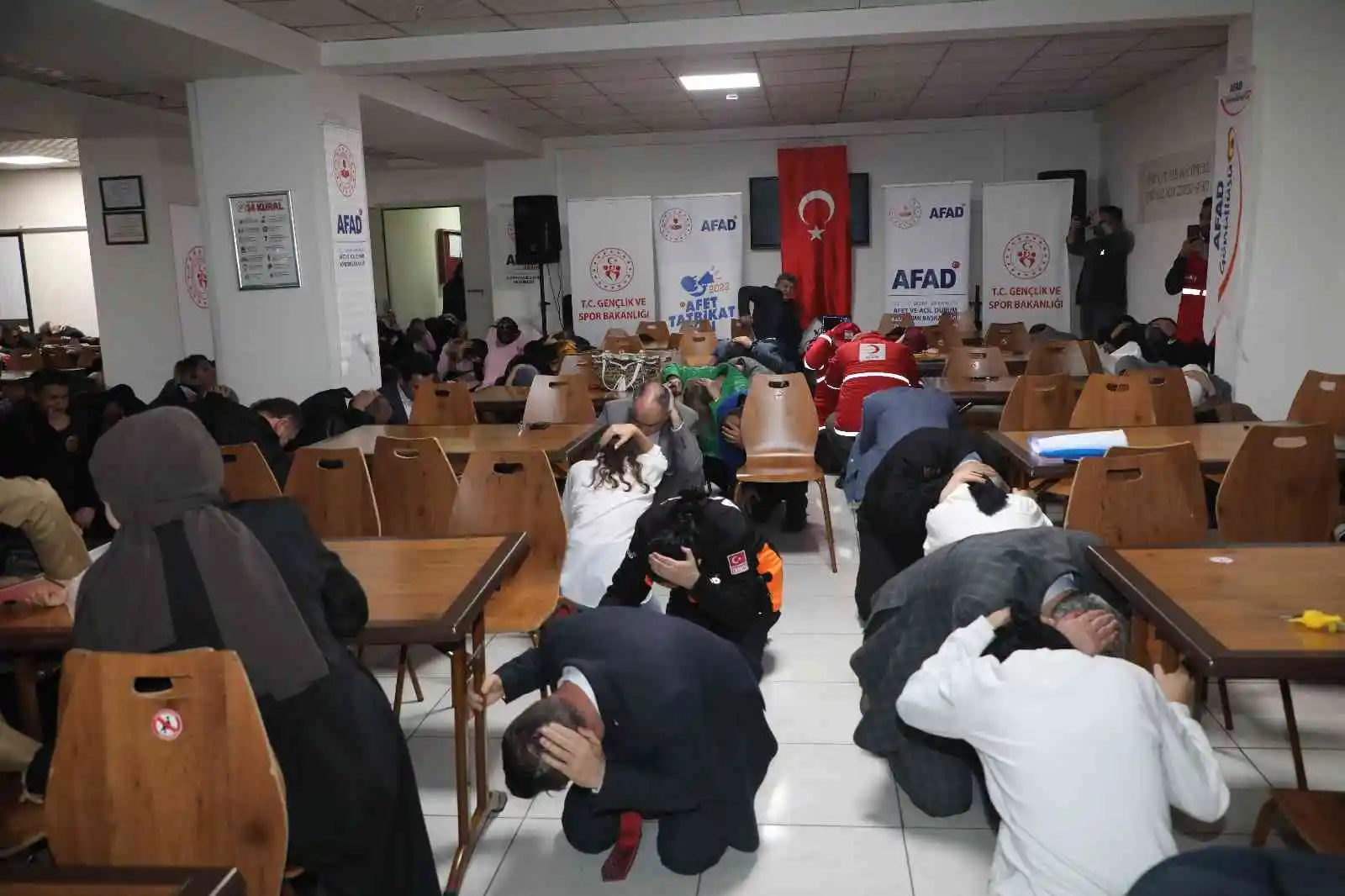 Konya'da ''Çök-Kapan-Tutun" tatbikatı gerçekleştirildi
