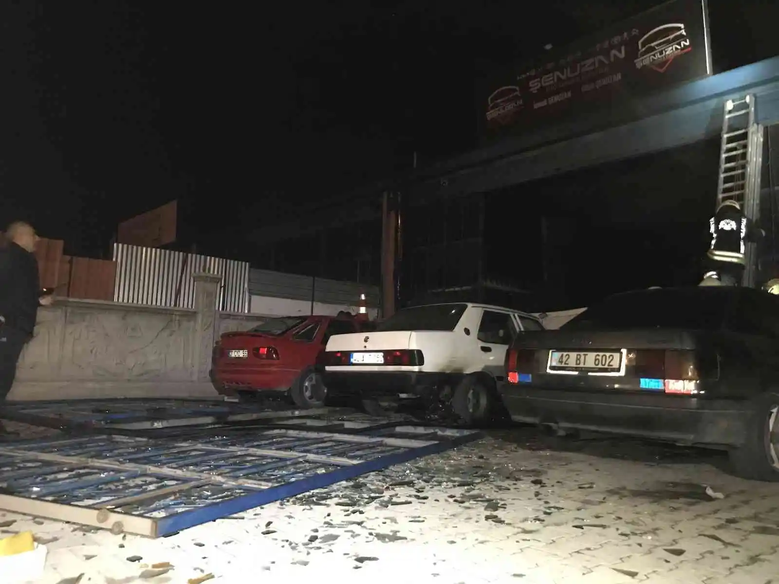Konya’da patlayan LPG tankının iş yeri kapısını yerinden söktüğü anlar kameraya yansıdı