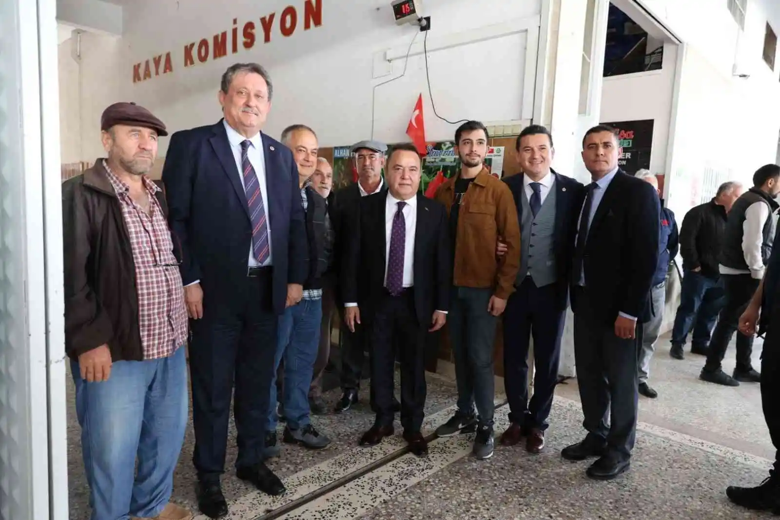 Kumluca'da toptancı halleri sezonu açtı
