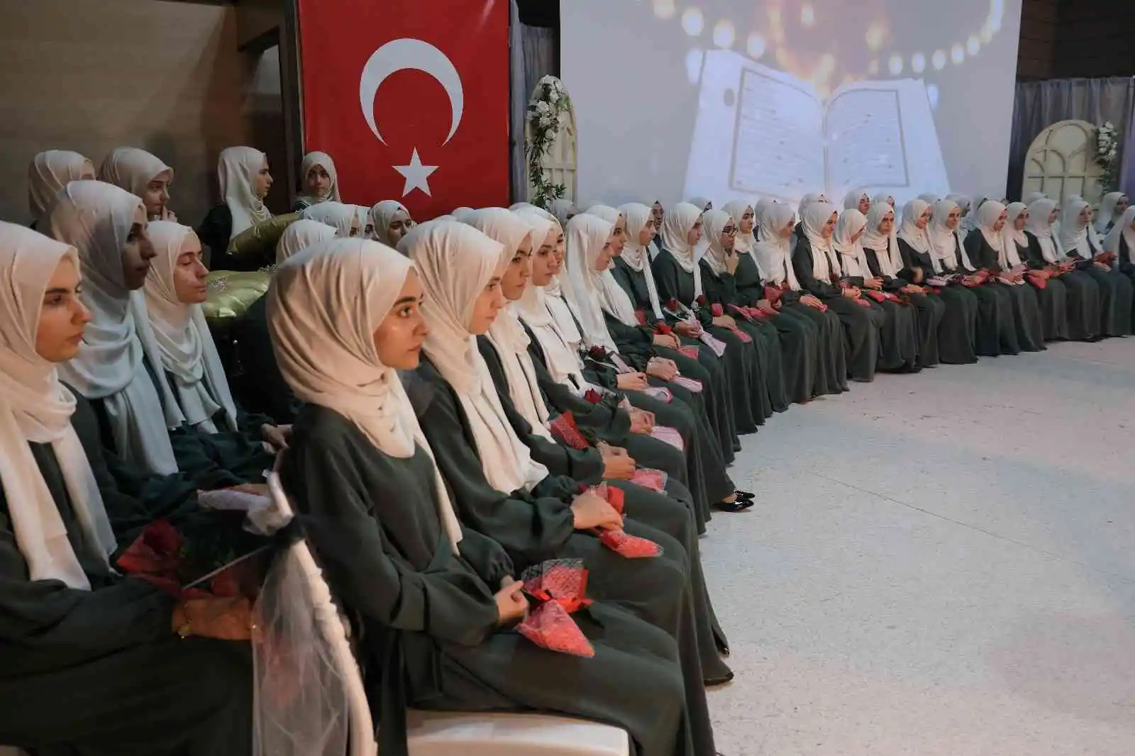 Kur’an’ı ezberleyen 84 kız öğrenci icazetlerini aldı
