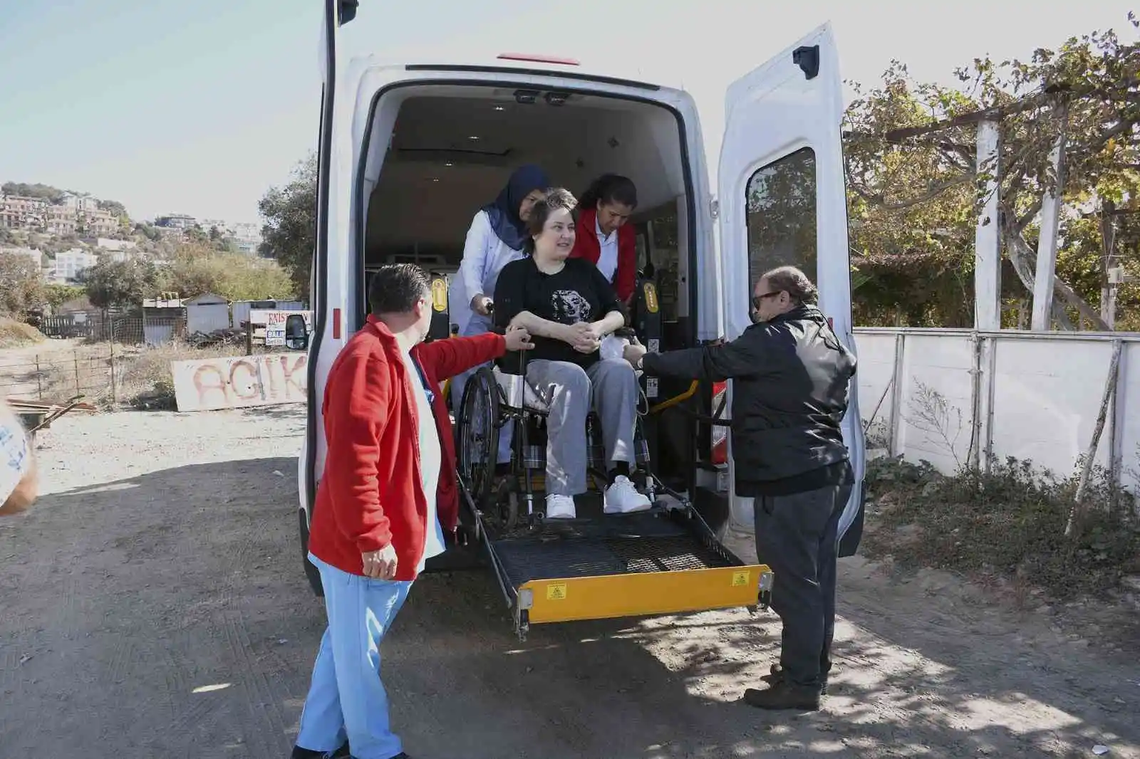 Kuşadası Belediyesi Meltem Şen’i denize kavuşturdu
