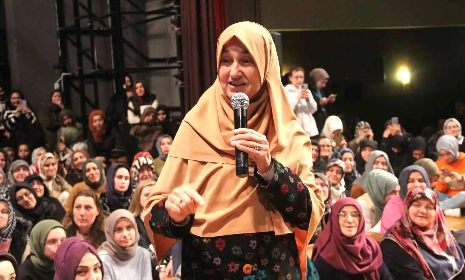 Kütahya'da "Huzurlu aile, huzurlu toplum" konulu konferans