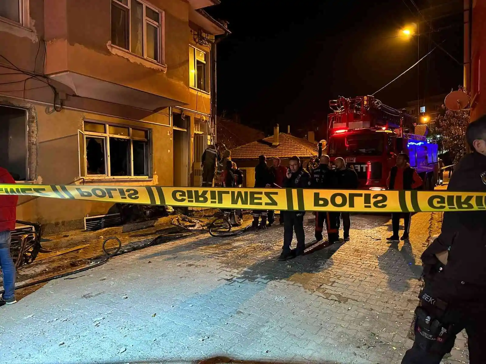 Kütahya'da tüpten sızan gaz bomba gibi patladı: 4 yaralı
