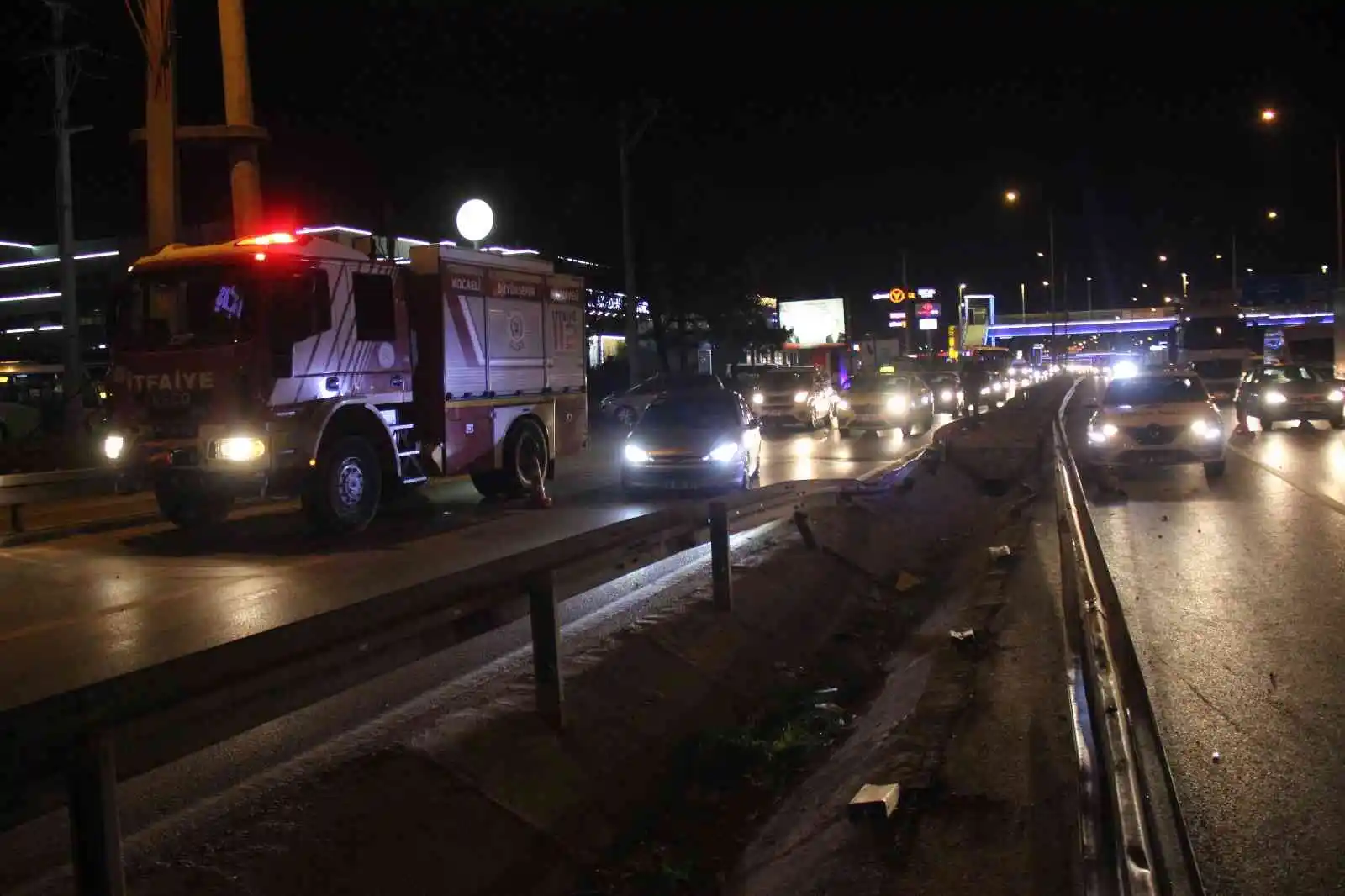 LPG yüklü tanker kaza yaptı, patlamaması faciayı önledi
