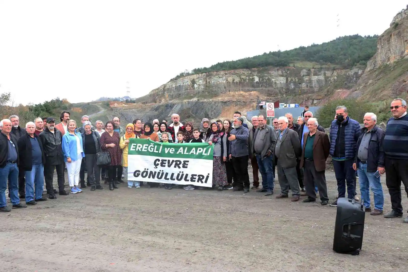 Mahalleli cüruf tesisleri ve depolama alanlarının kaldırılması için eylem yaptı
