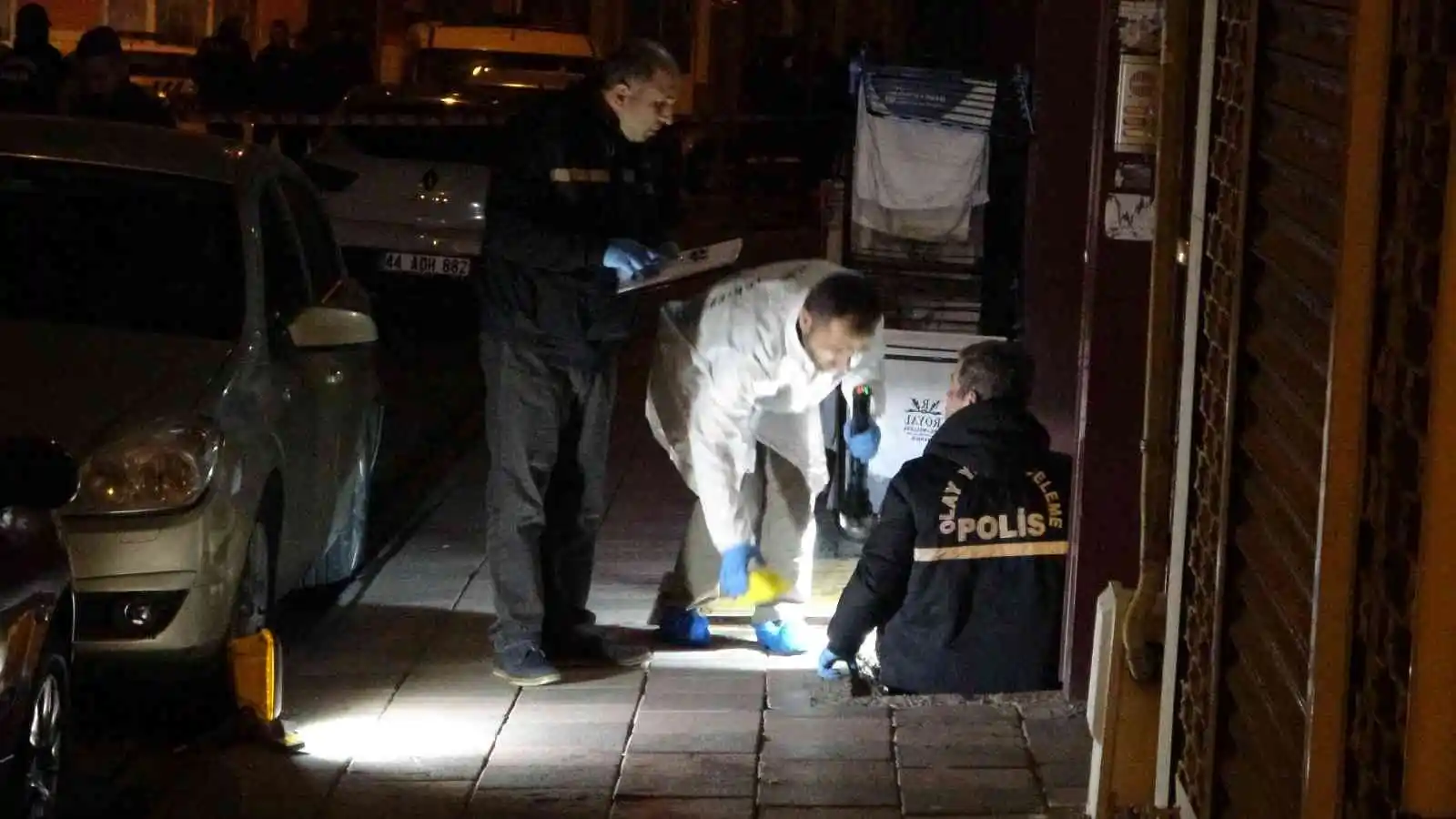 Malatya'da kavga ihbarına giden polis bacağından vuruldu