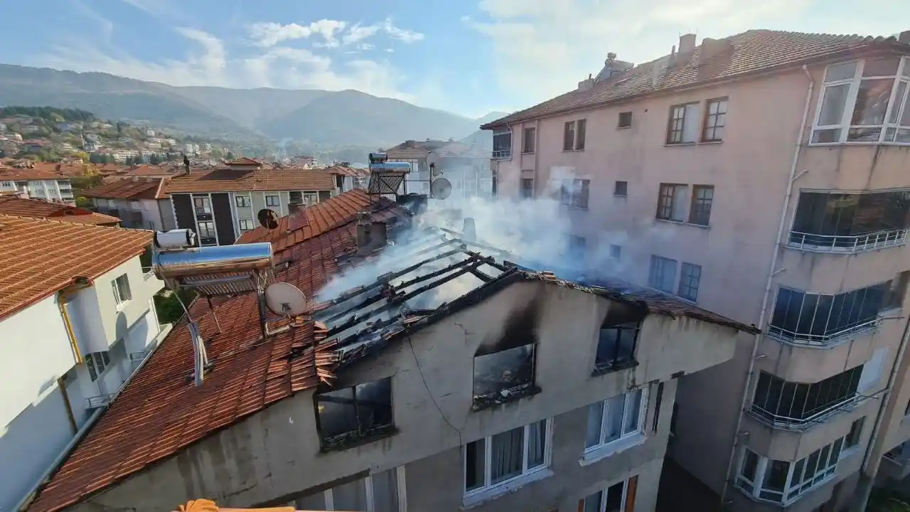 Mangaldaki ateş evi kül etti