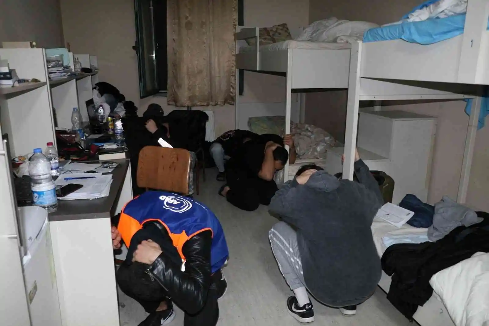 Manisa'da GSB yurtlarında "Deprem Anı, Çök Kapan Tutun ve Tahliye" tatbikatı