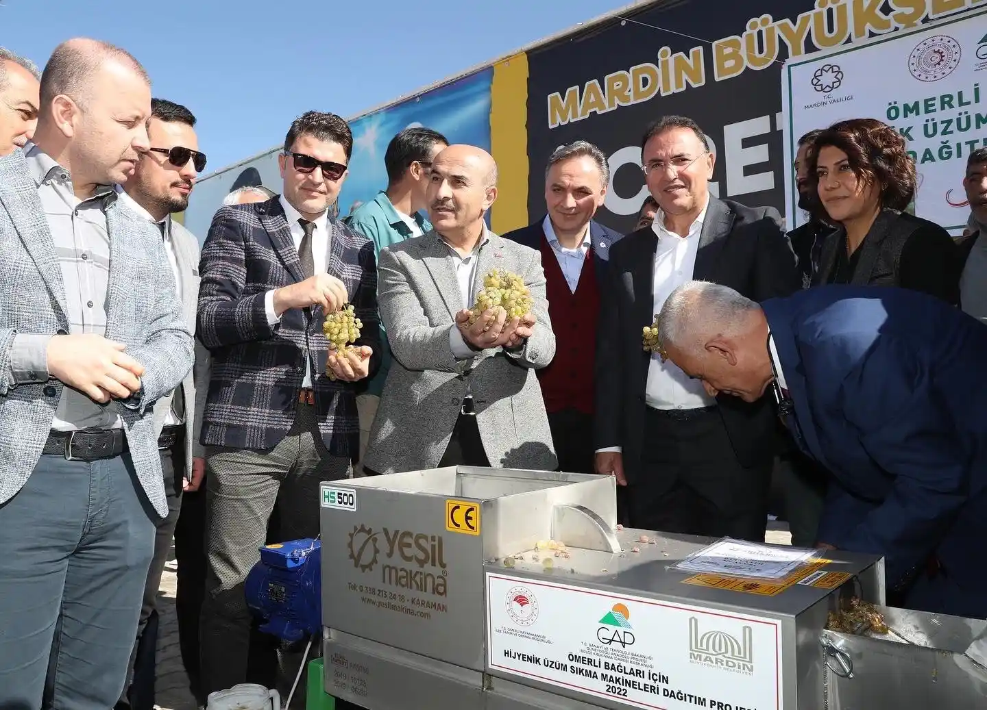 Mardin'de üreticilere yüzde 85 hibe ile üzüm sıkma makinesi dağıtıldı
