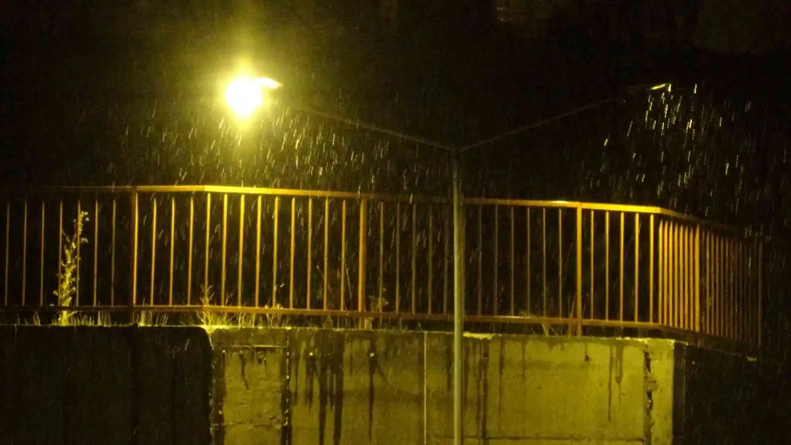 Meteoroloji uyarmıştı, Yüksekova beyaza büründü