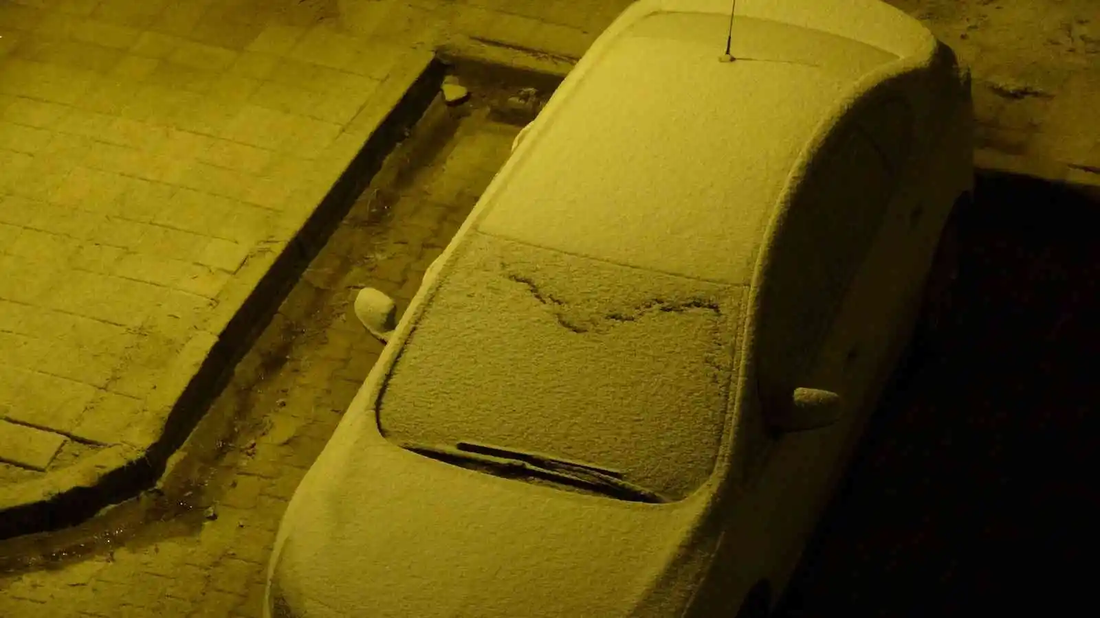 Meteoroloji uyarmıştı, Yüksekova beyaza büründü