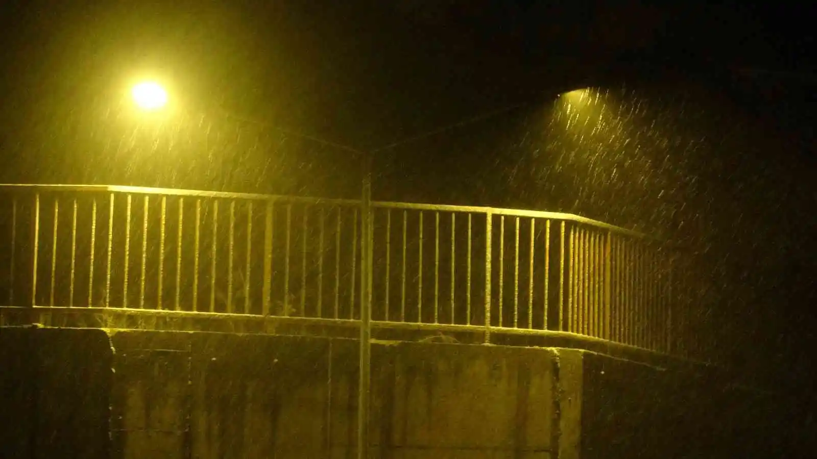 Meteoroloji uyarmıştı, Yüksekova beyaza büründü