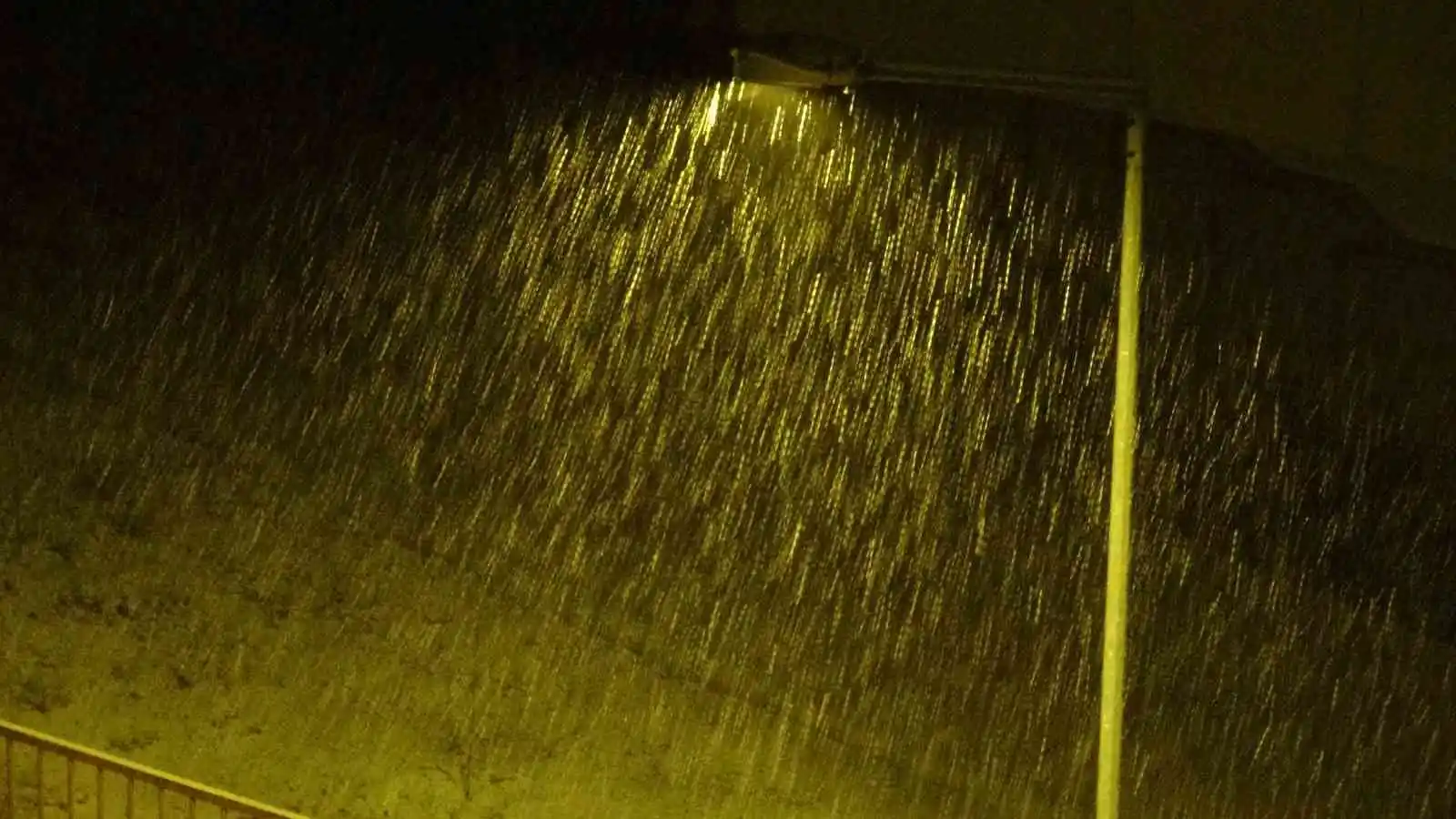 Meteoroloji uyarmıştı, Yüksekova beyaza büründü