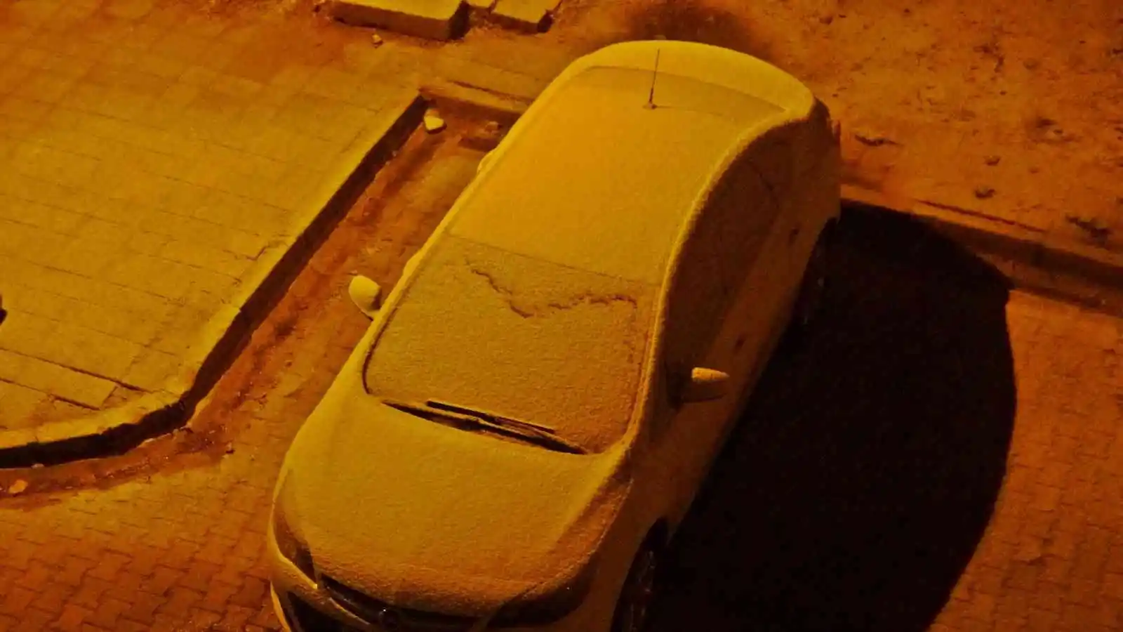 Meteoroloji uyarmıştı, Yüksekova beyaza büründü