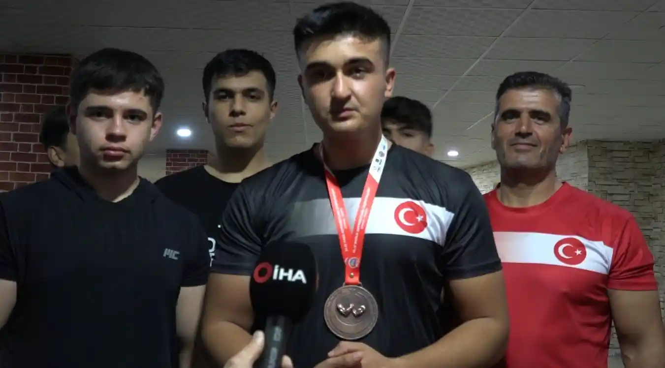 Milli sporcu Şevketoğlu, oğlu ve gençlerin sporcu olması için gayret gösteriyor
