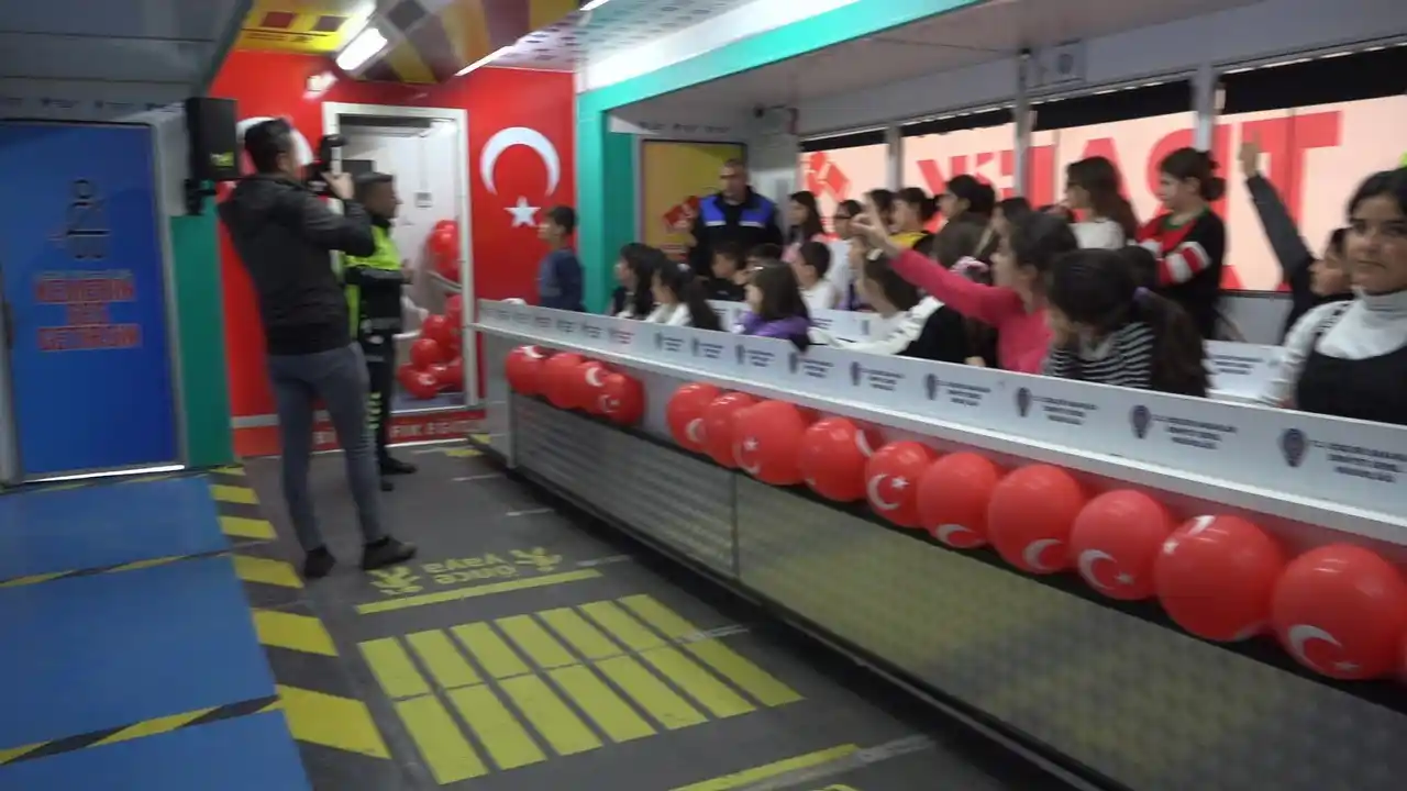 Mobil trafik eğitim tırı Erciş’te