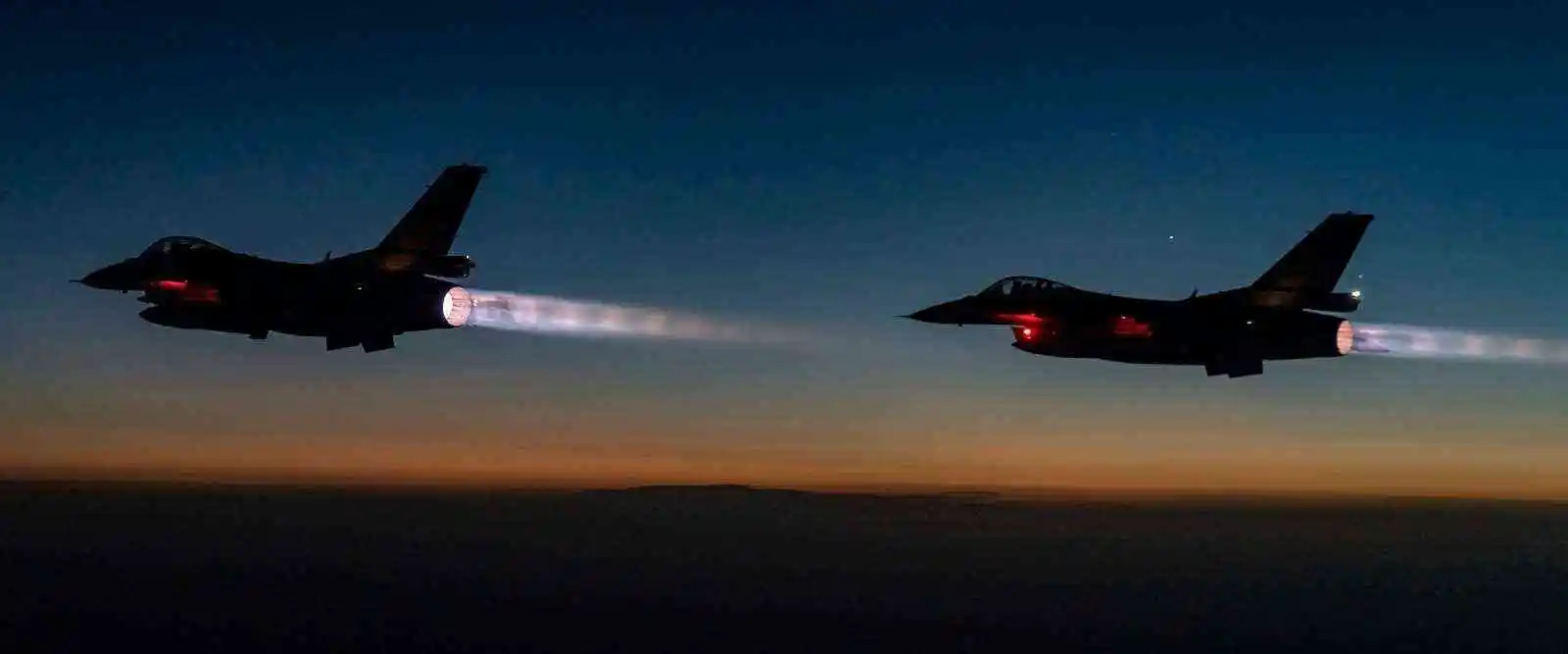 MSB: "Irak'ın ve Suriye'nin kuzeyinde bulunan ve teröristler tarafından ülkemize saldırılarda üs olarak kullanılan bölgelere 'PENÇE KILIÇ' hava harekâtı icra edilmiştir"