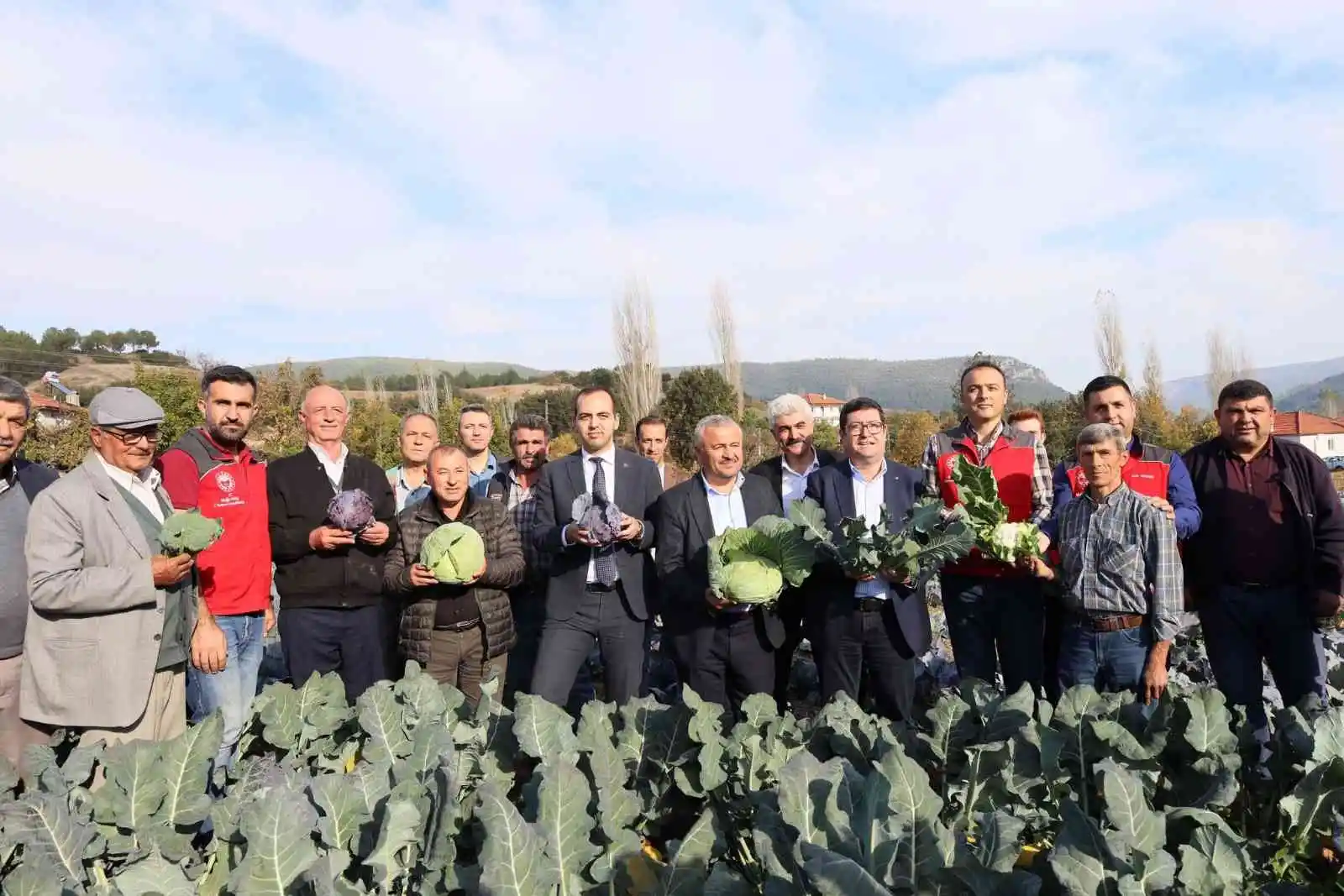 Muğla'da kışlık sebze üretimi projesinde hasat zamanı
