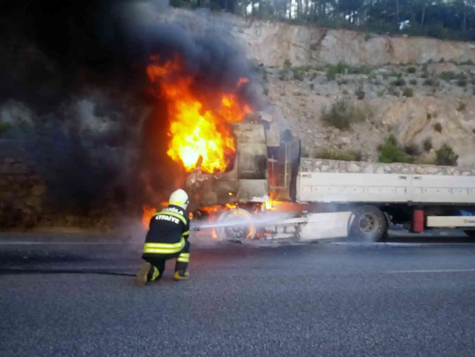 Muğla'da TIR yangını
