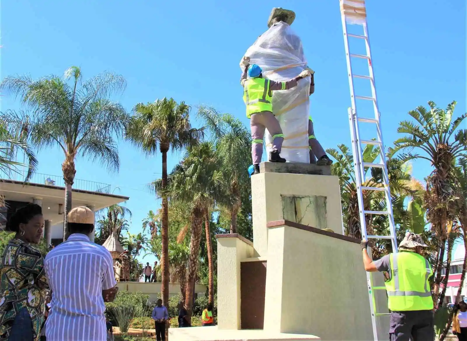 Namibya'da Alman sömürge subayının heykeli kaldırıldı
