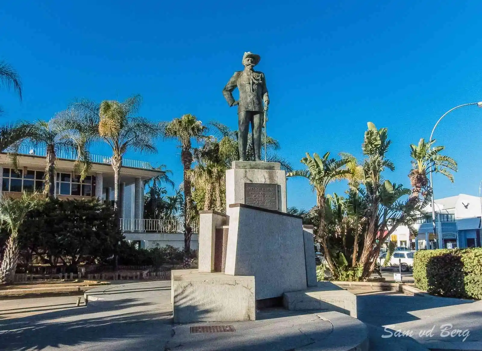 Namibya’da Alman sömürge subayının heykeli kaldırıldı
