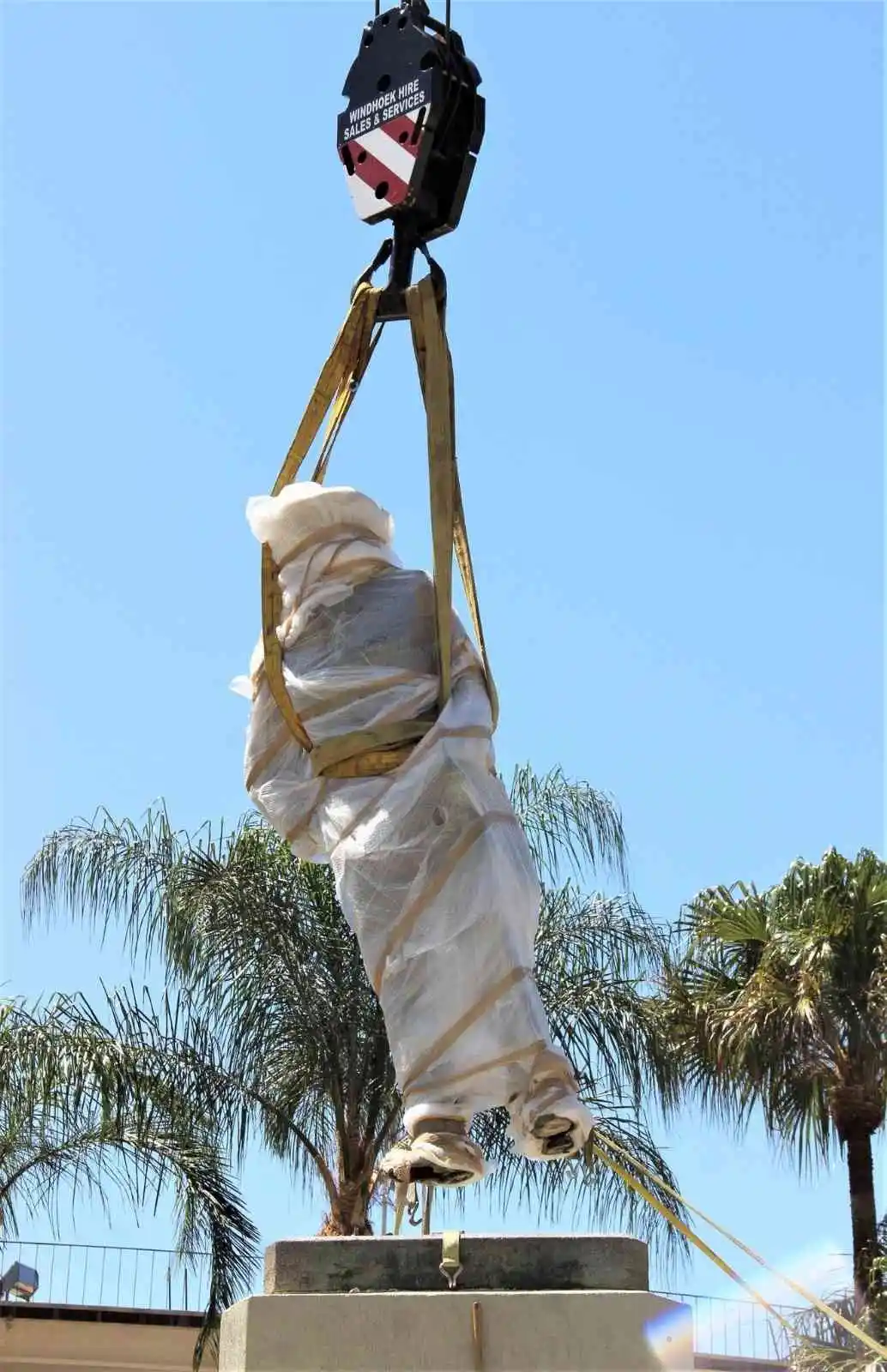 Namibya’da Alman sömürge subayının heykeli kaldırıldı
