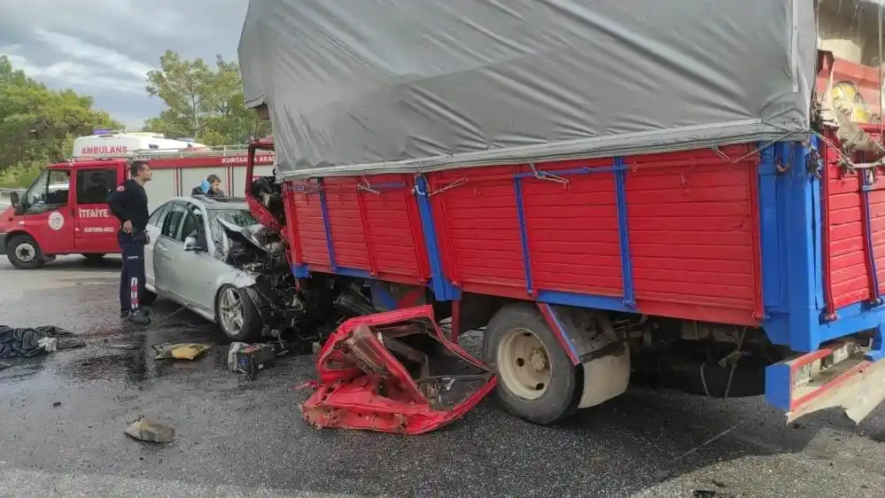 Oğlunun cenazesini almaya gelirken kazada hayatını kaybetti