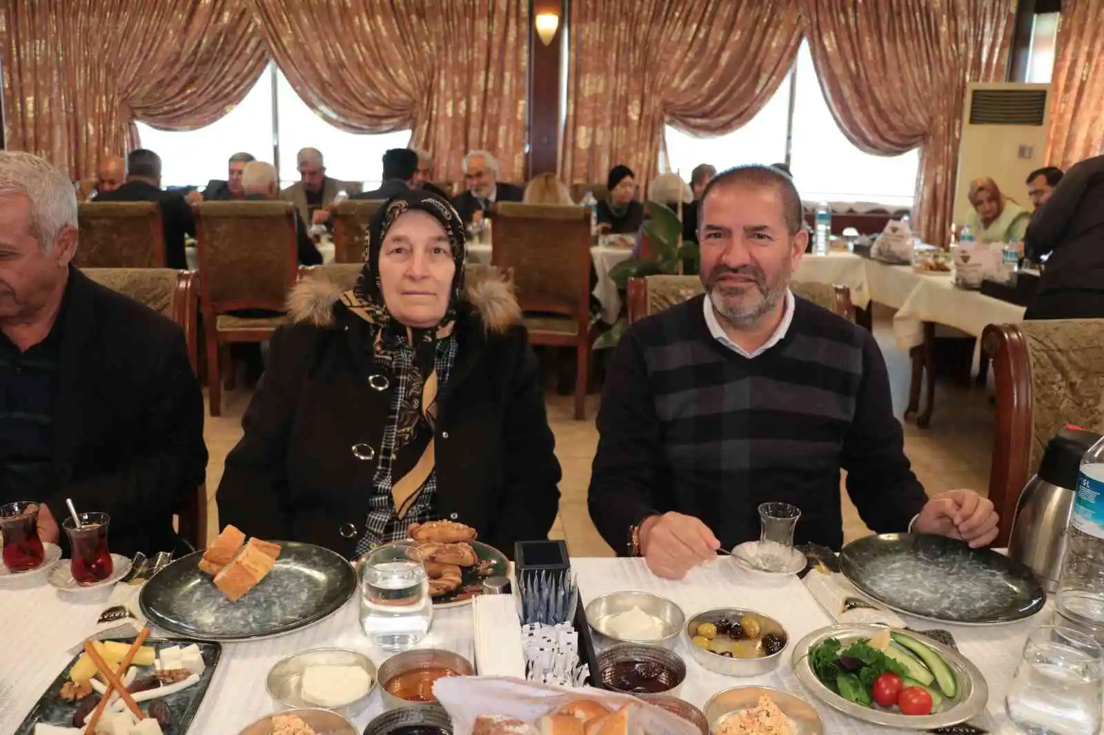 Öğretmeni ile yarım asır sonra buluştu