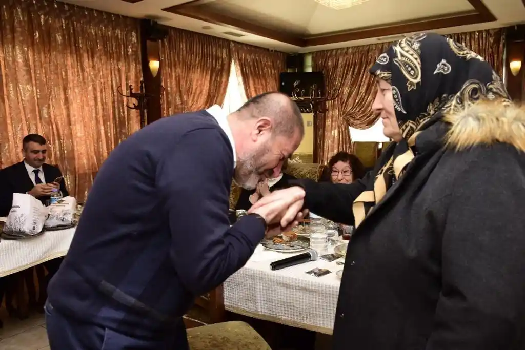 Öğretmeni ile yarım asır sonra buluştu