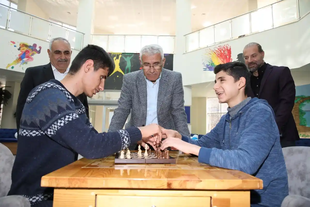 Önce öğrendiler sonra özel turnuvaya katıldılar