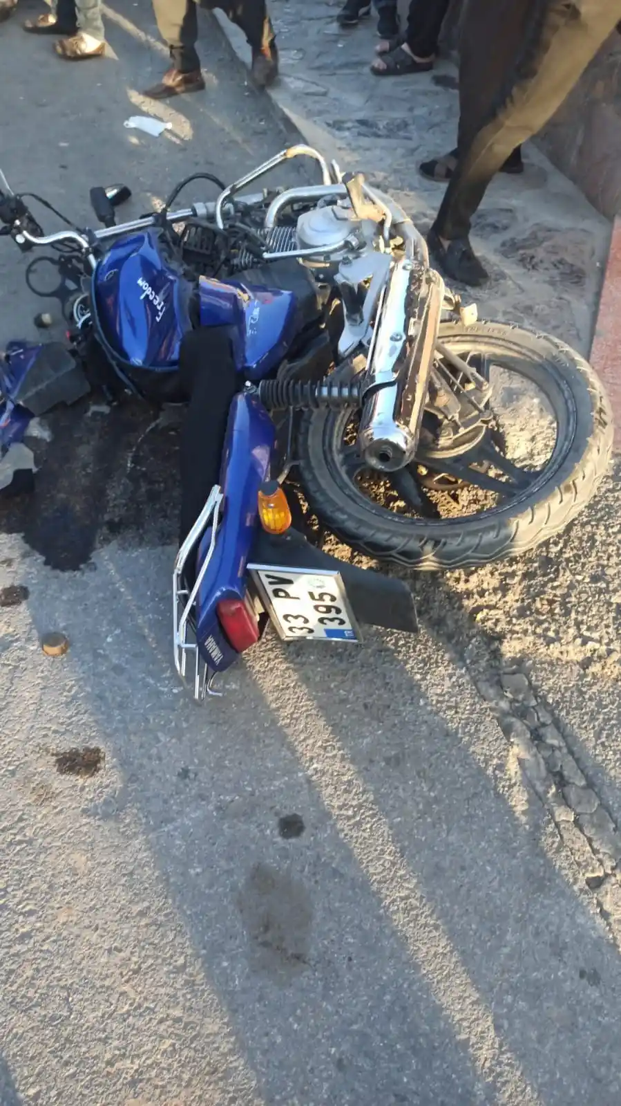 Otomobil ile motosiklet çarpıştı: 2 ağır yaralı