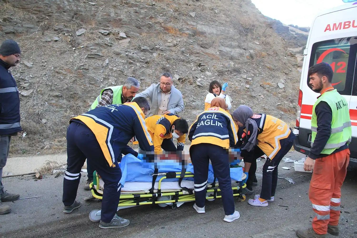 Otomobil pulluk takılı traktöre saplandı: 1 ölü, 4 yaralı