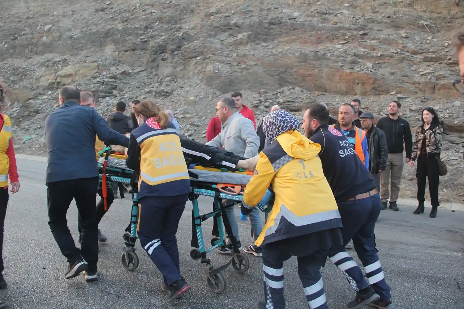 Otomobil pulluk takılı traktöre saplandı: 1 ölü, 4 yaralı