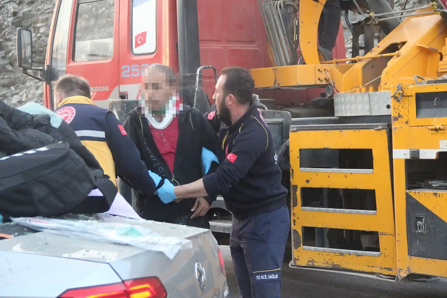 Otomobil pulluk takılı traktöre saplandı: 1 ölü, 4 yaralı
