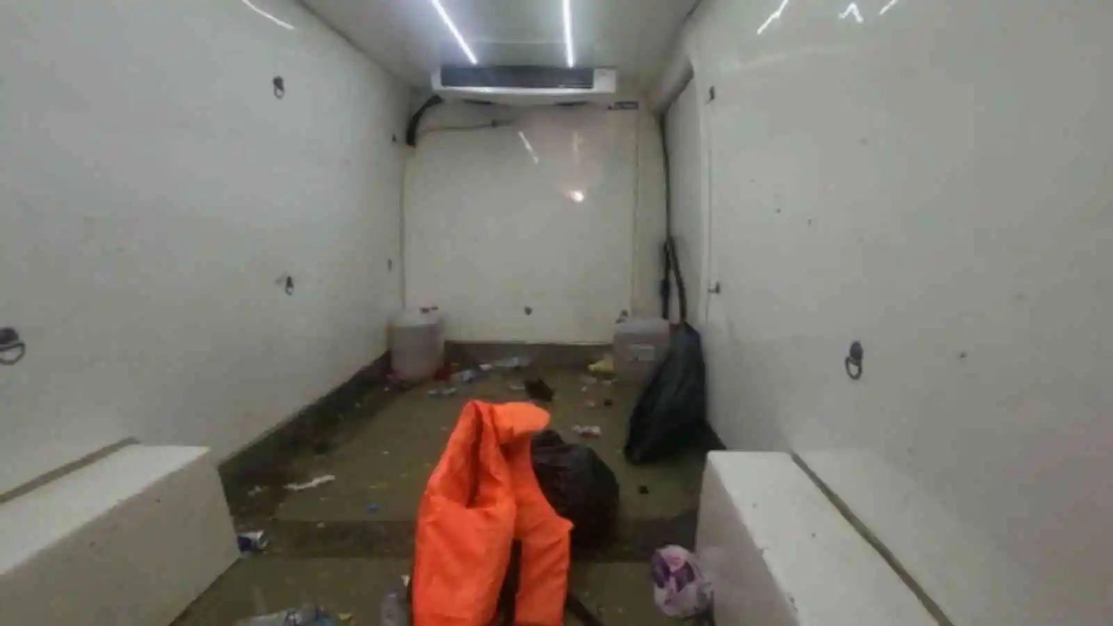 (Özel) Bursa’da nefes kesen kovalamaca...Minibüsten 31 kaçak çıktı