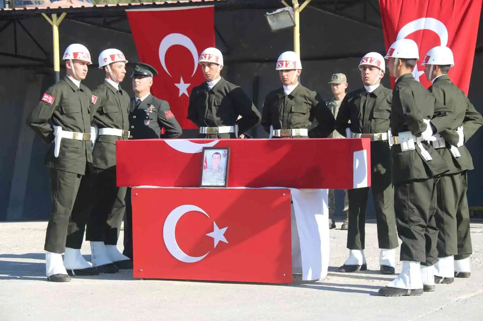 Pençe-Şimşek şehitleri son yolculuğuna uğurlandı
