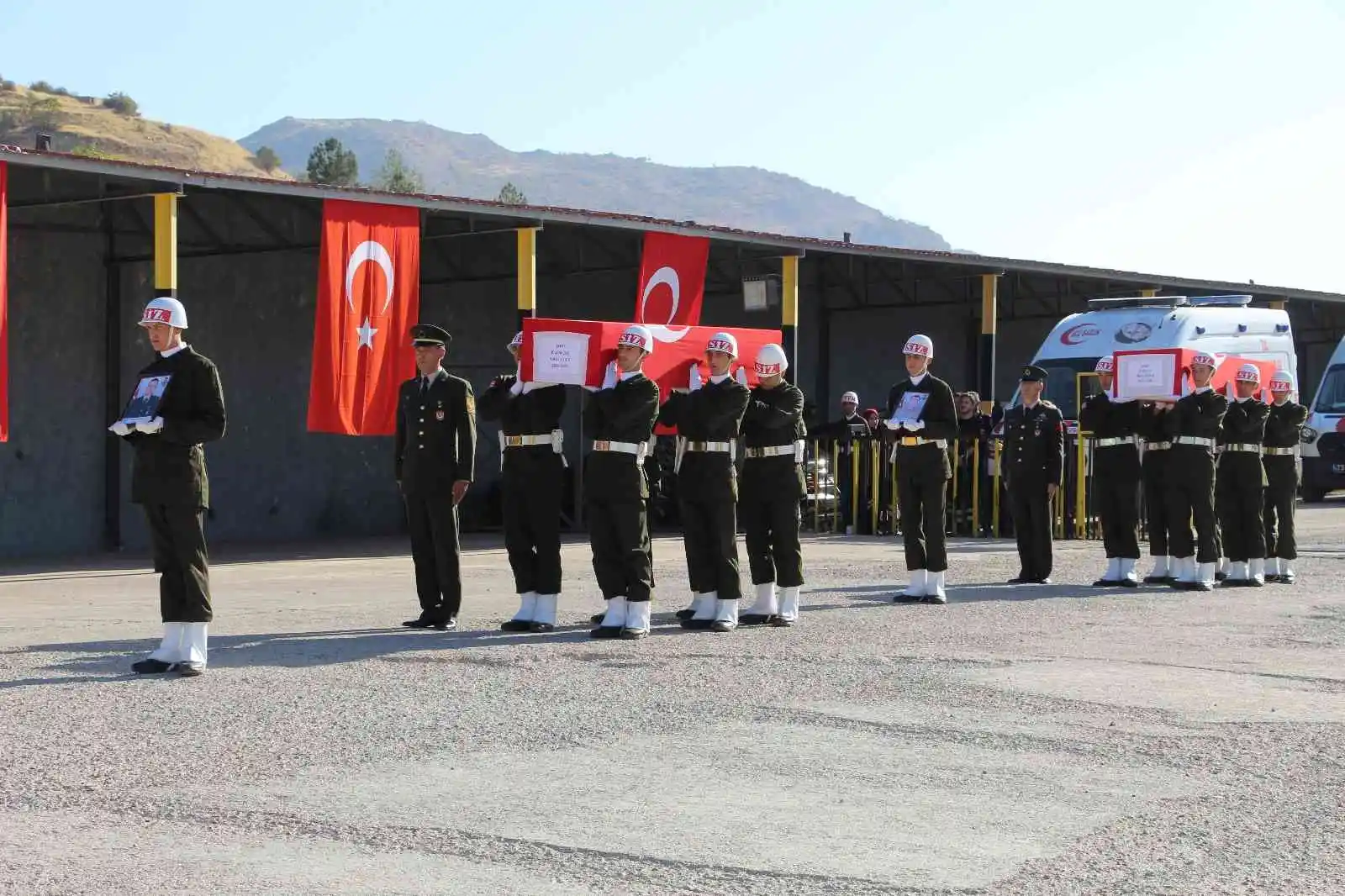 Pençe-Şimşek şehitleri son yolculuğuna uğurlandı
