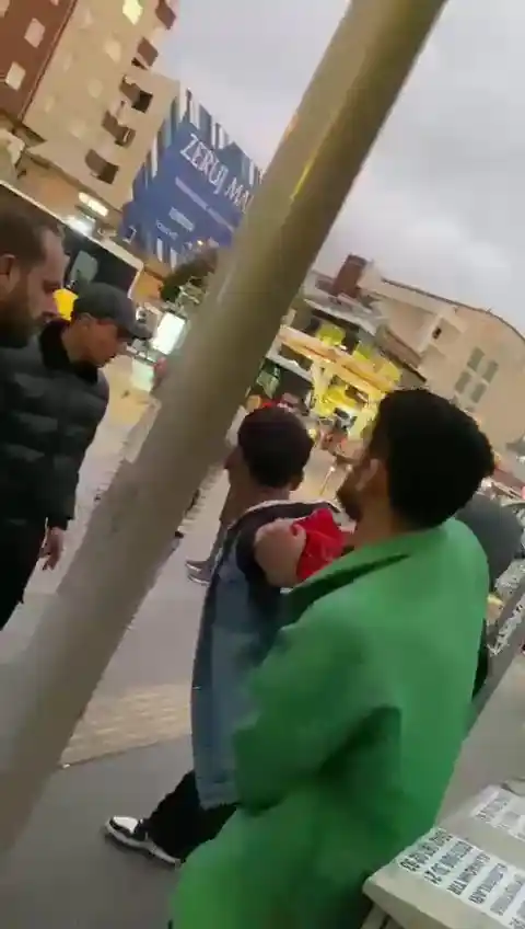 Pendik'te hırsızlık şüphelisini yakalayarak polise teslim ettiler