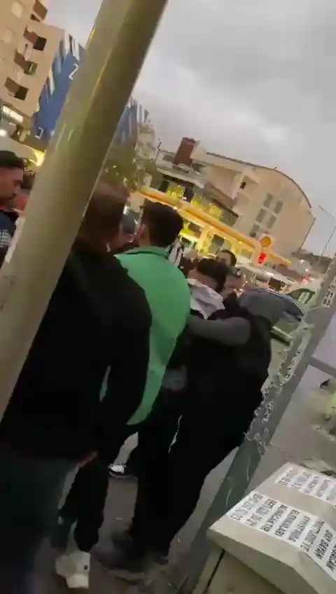 Pendik’te hırsızlık şüphelisini yakalayarak polise teslim ettiler