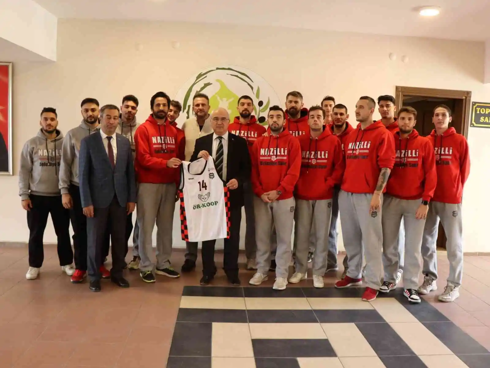 Potanın efeleri Kaymakam Arısoy'u maça davet etti
