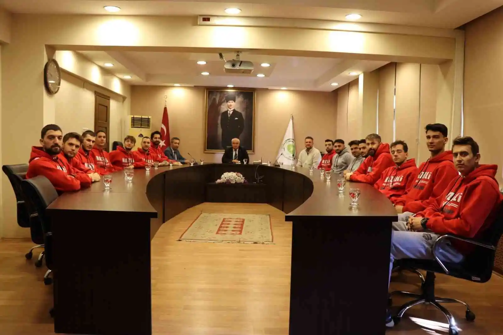 Potanın efeleri Kaymakam Arısoy’u maça davet etti
