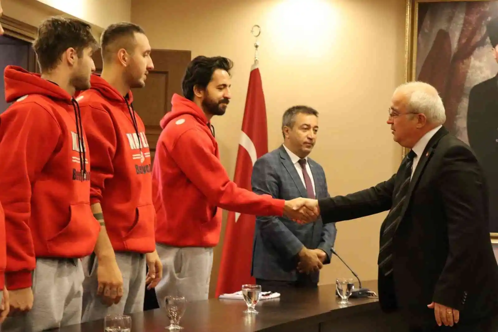 Potanın efeleri Kaymakam Arısoy’u maça davet etti
