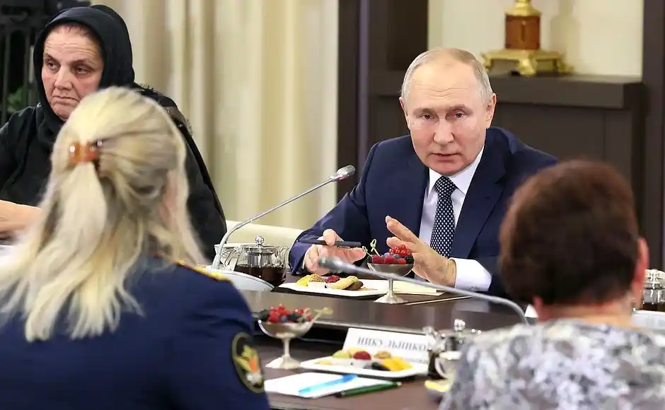 Putin, Ukrayna’da savaşan askerlerin anneleriyle bir araya geldi