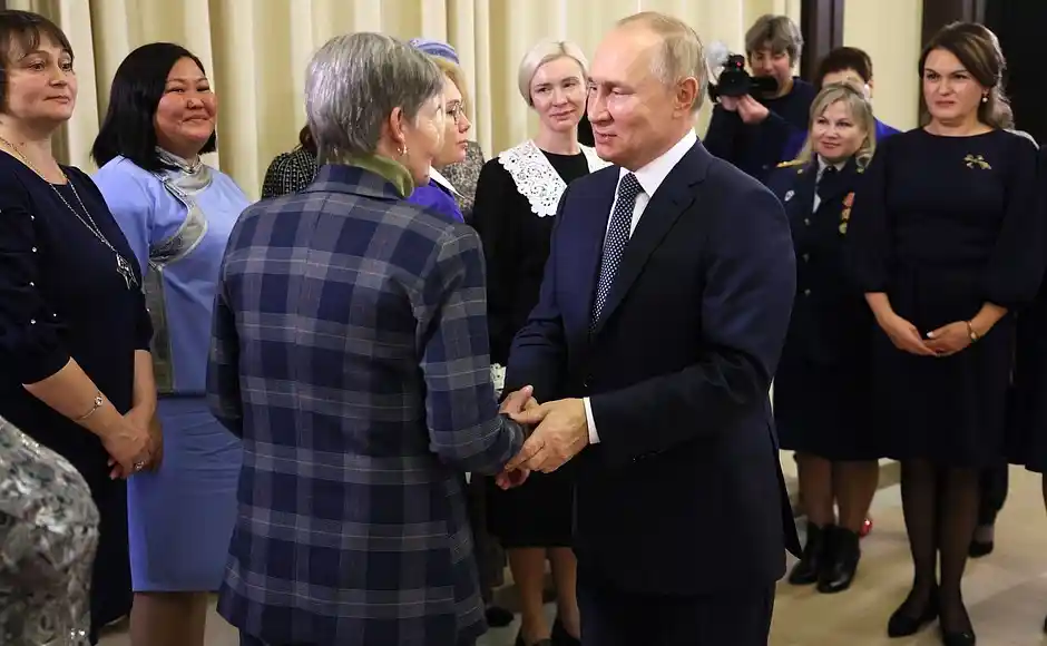 Putin, Ukrayna’da savaşan askerlerin anneleriyle bir araya geldi