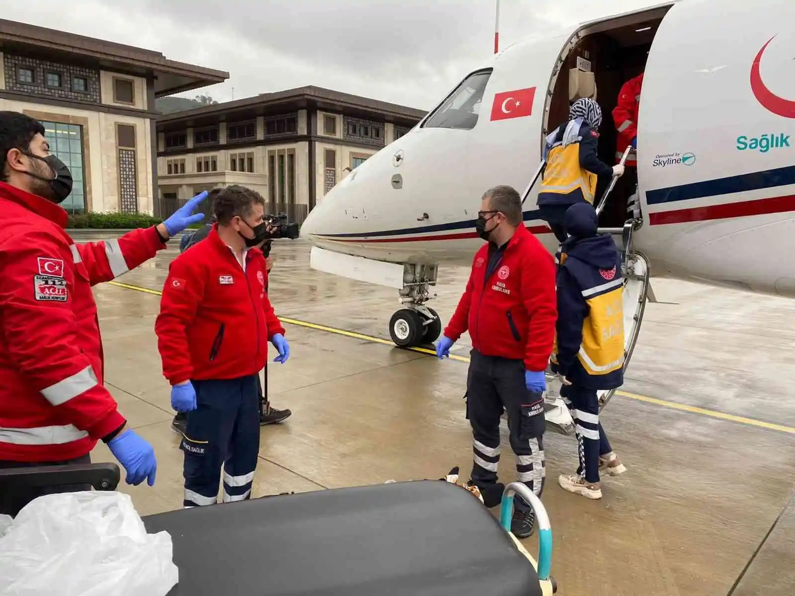 Rize'den ambulans uçak ile İstanbul'a sevk edildi
