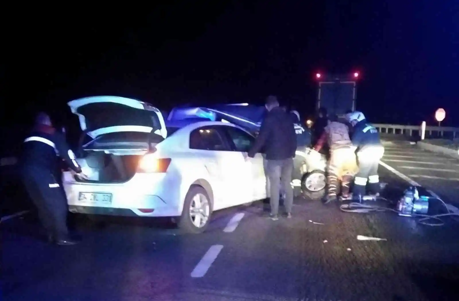 Samsun'da otomobil hafif ticari araç ile çarpıştı: 2 ölü, 5 yaralı
