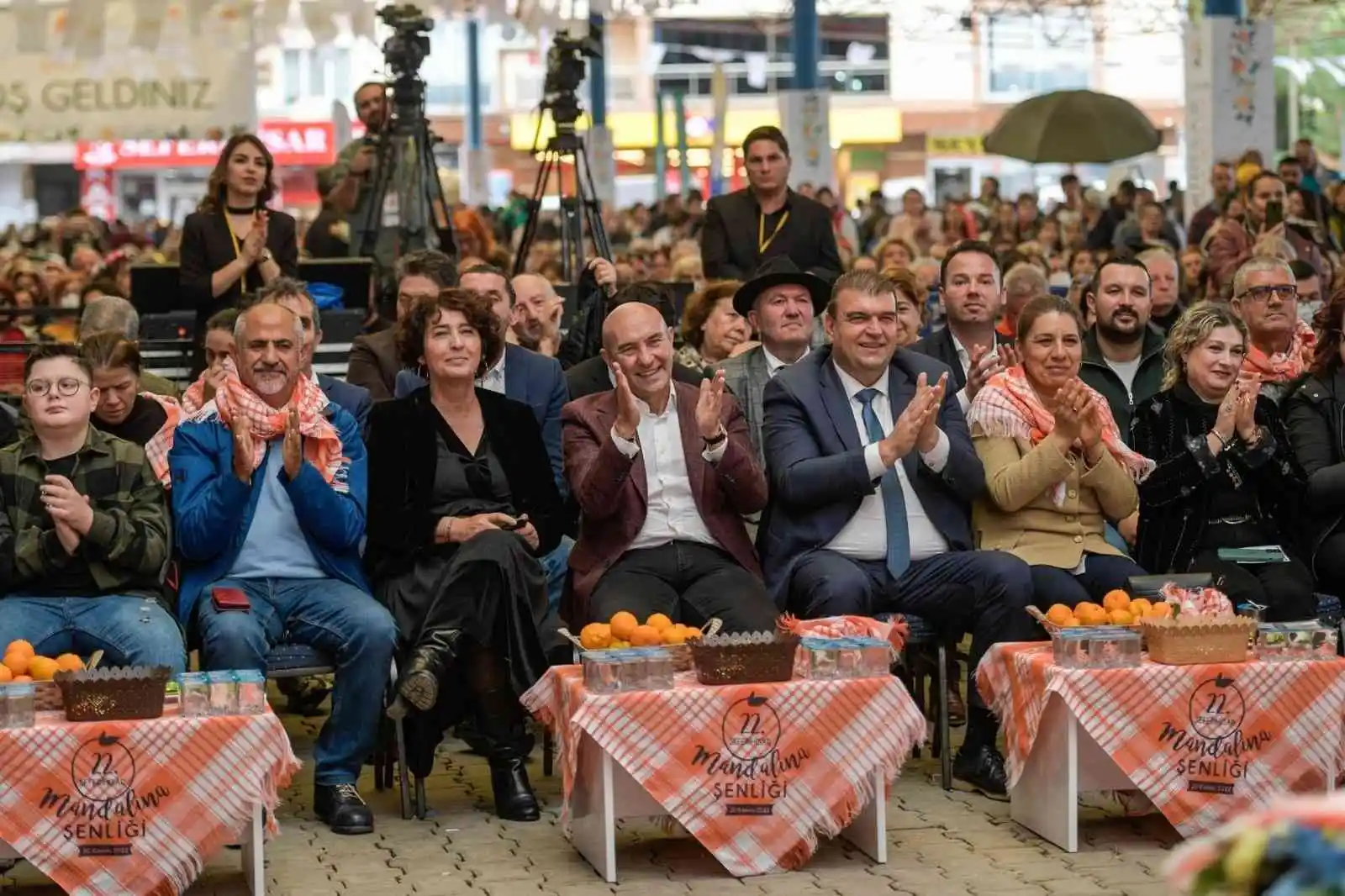 Seferihisar’da mandalina şenliği renkli anlara sahne oldu
