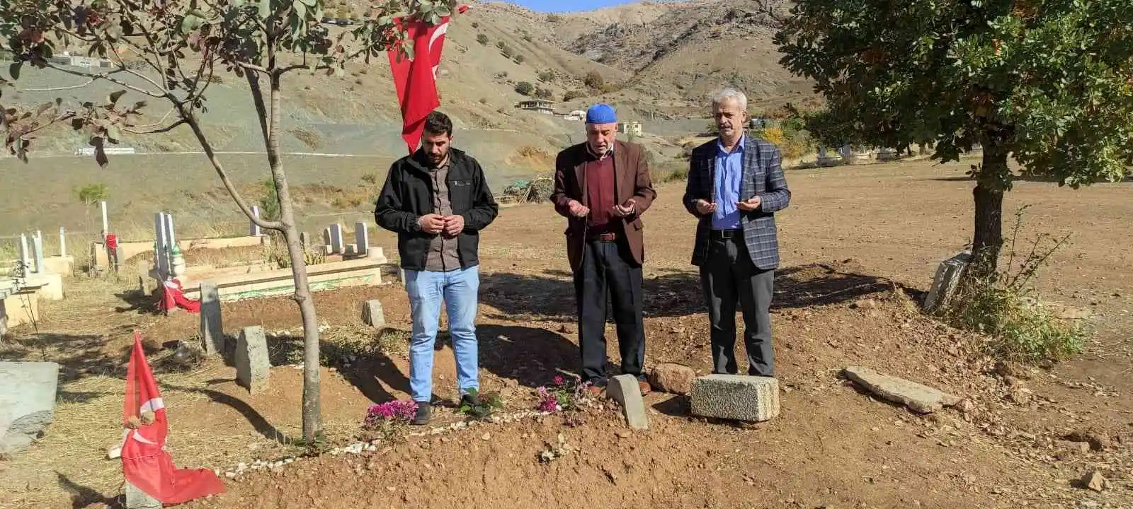 Şehit babalarından 12 Kasım Uzman Çavuşlar Günü’nde uzman çavuşlara pastalı kutlama