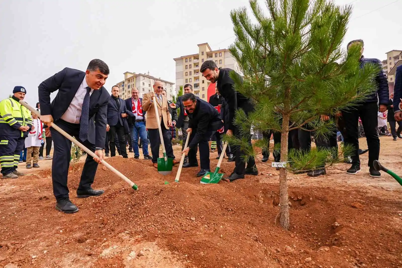 Şehitkamil 25. ormana can suyu verildi
