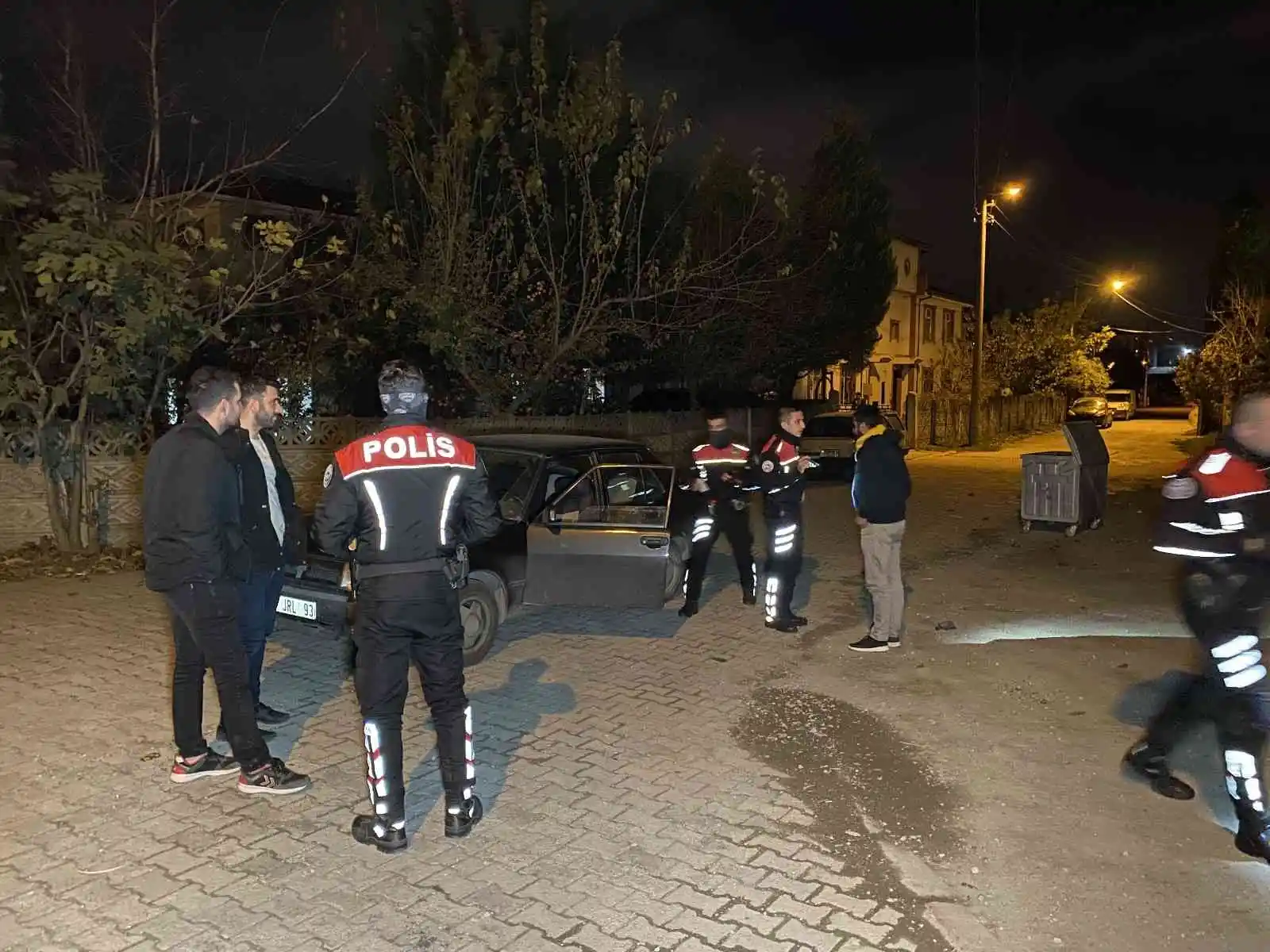 Şehrin dört bir yanındaki metruk binalara baskın
